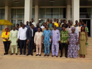 Photo de famille de l'ONG IYF avec le Conapp